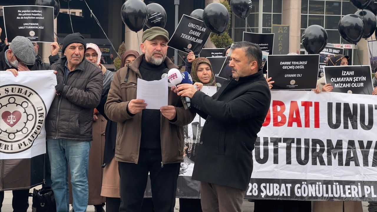 28 Şubat Mağdurları Ankara Adliyesi Önünde Bir Araya Geldi