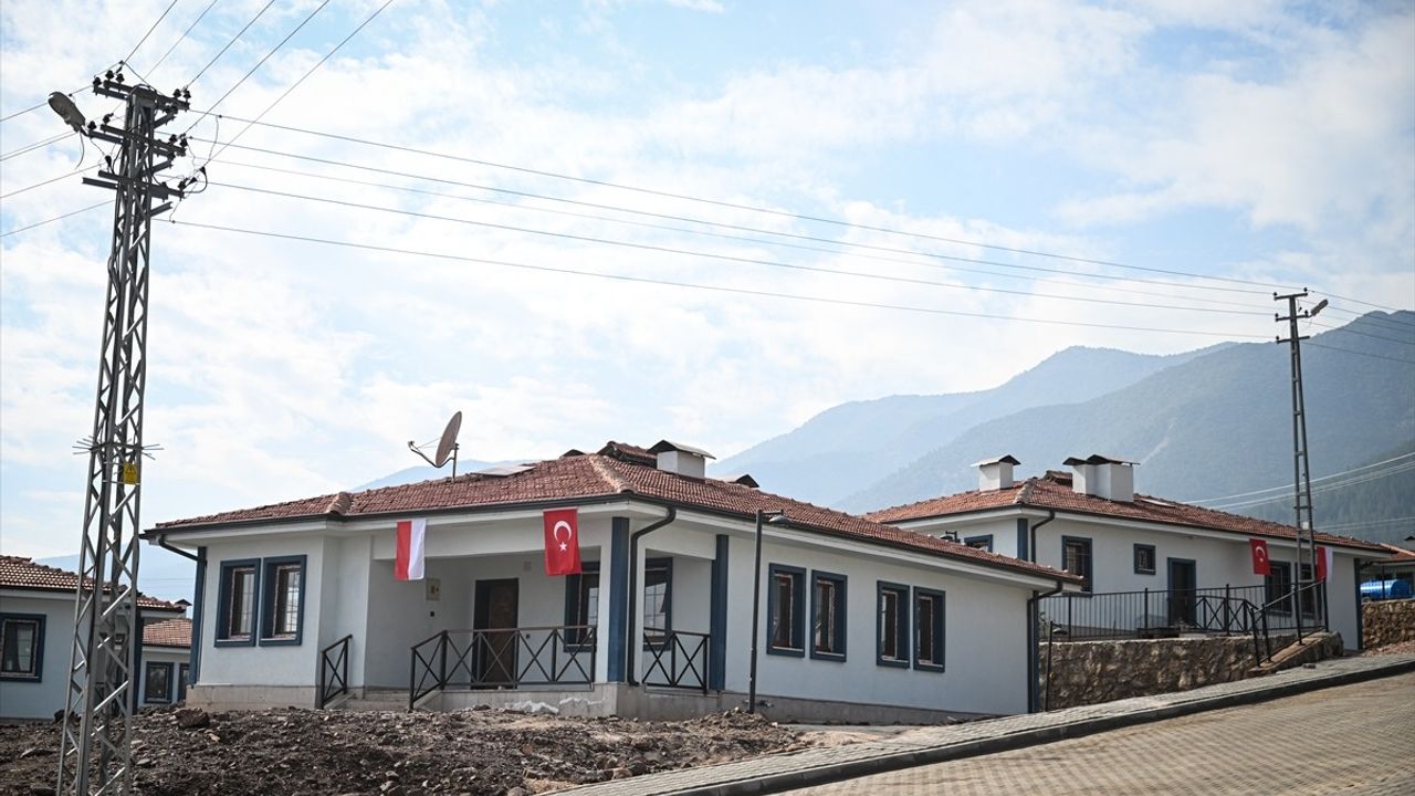 6 Şubat Depremlerinin İkinci Yılı: 32 Bin Köy Konutu Hak Sahiplerine Teslim Edildi