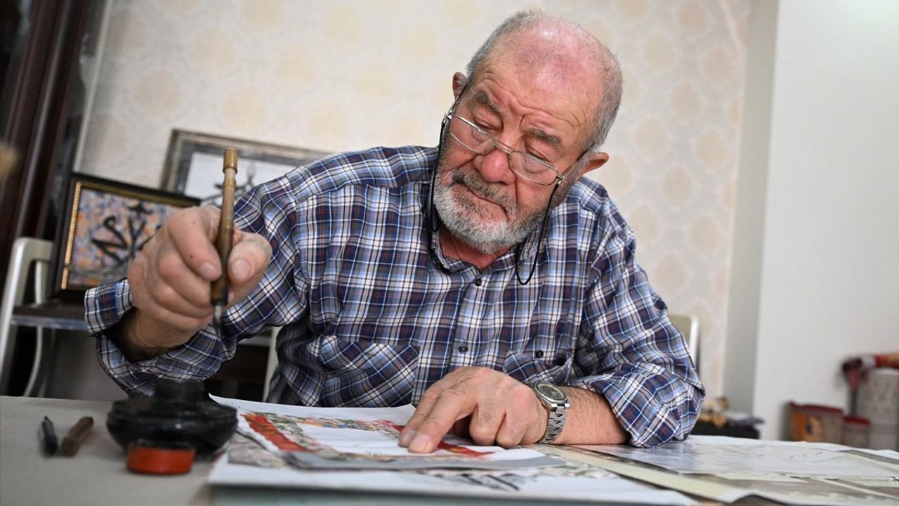 86 Yaşındaki İsmail Karaca'nın Hüsn-i Hat Sevdası: Kur'an-ı Kerim'i El Yazmasıyla Yaşatıyor