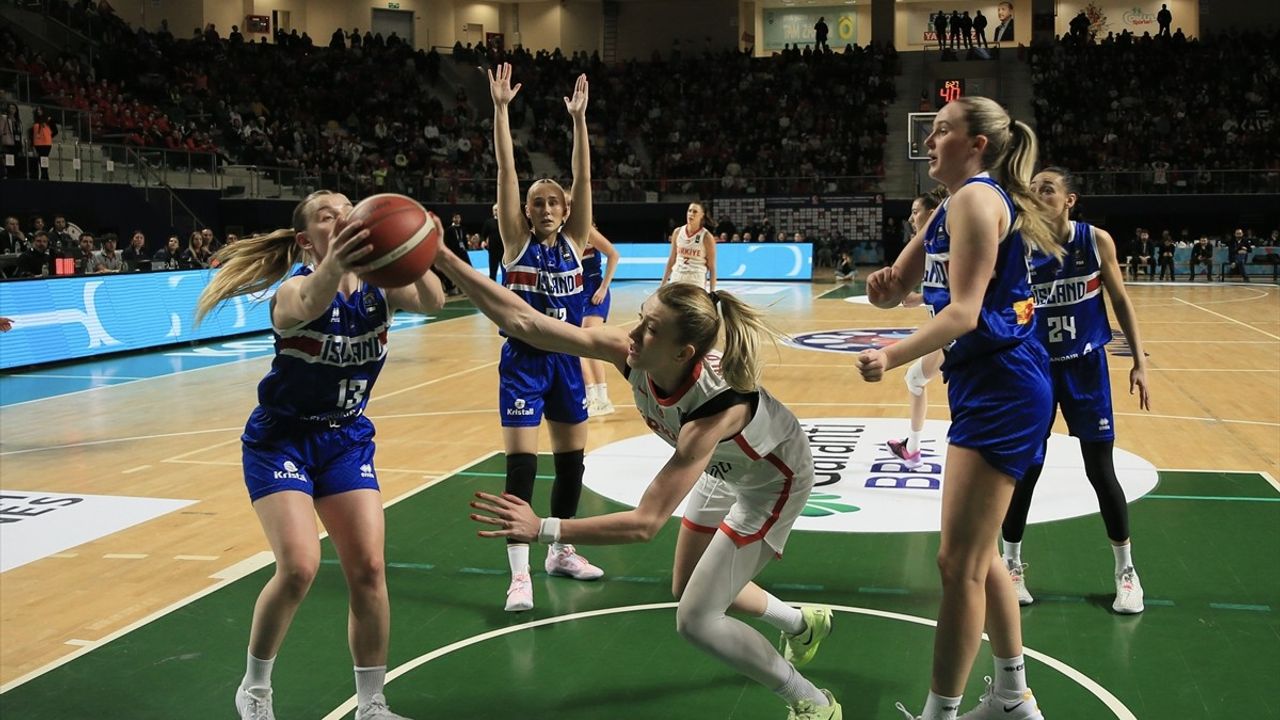A Milli Kadın Basketbol Takımı, İzlanda'yı 83-76'lık Skorla Yenerek Önemli Bir Galibiyet Aldı