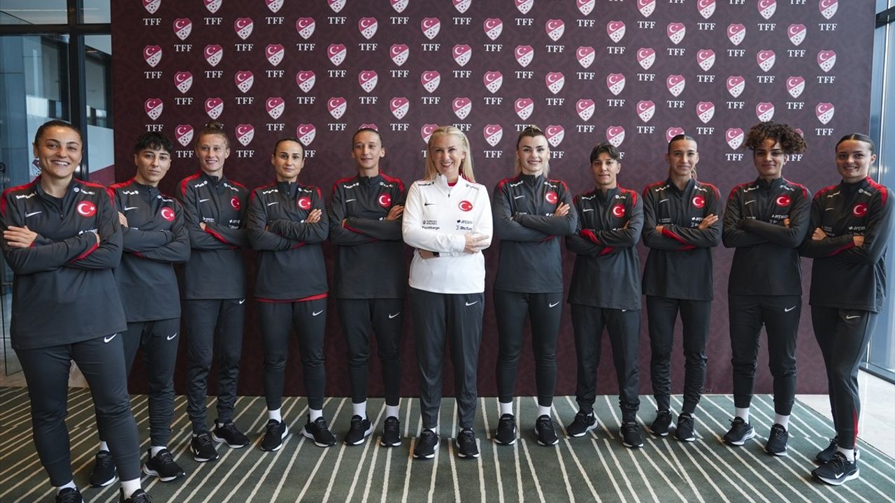 A Milli Kadın Futbol Takımı Medya Gününde Basınla Bir Araya Geldi