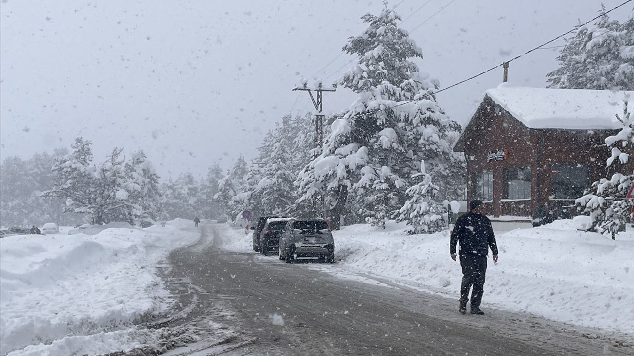 Abant Gölü Milli Parkı, Kar Manzarasıyla Ziyaretçileri Ağırlıyor