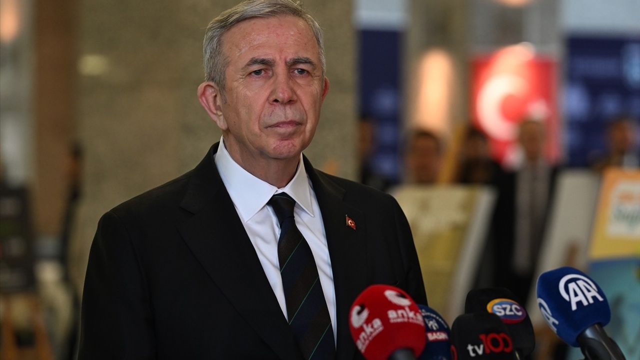 ABB Başkanı Mansur Yavaş, Sağlıkla Geleceğe Yürüyen Şehirler Paneli'ne Katıldı