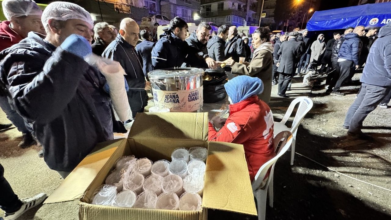Adana'da Depremde Hayatını Kaybedenler Anıldı