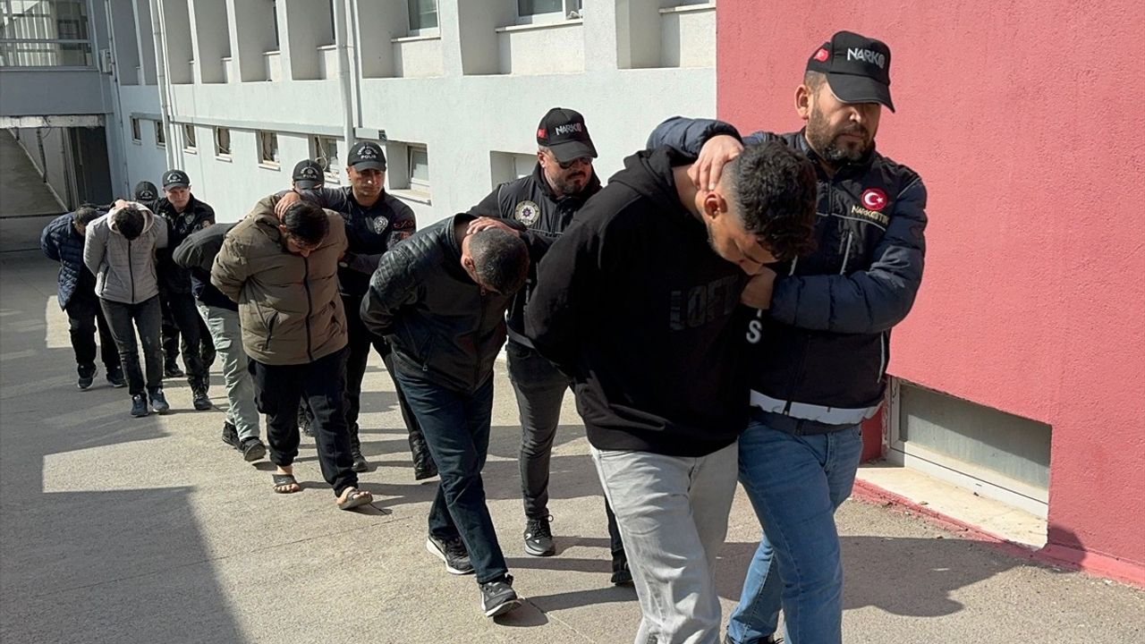 Adana'da Uyuşturucu Operasyonunda 4 Zanlı Tutuklandı