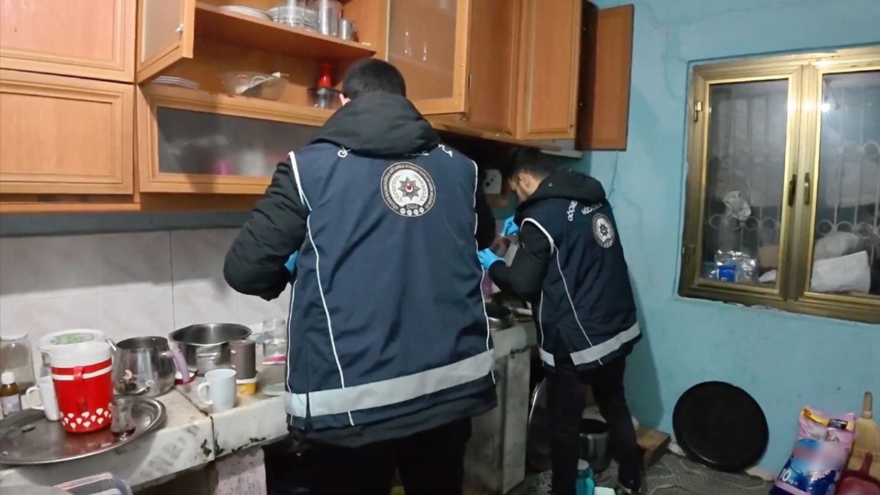 Adana Merkezli Göçmen Kaçakçılığı Operasyonunda 17 Şüpheli Gözaltına Alındı