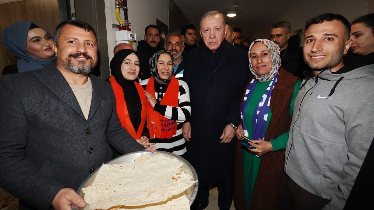 Adıyaman'da Depremzede Aile Cumhurbaşkanı Erdoğan'a Teşekkür Etti