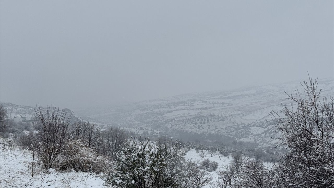 Adıyaman'da Kar Yağışı Nedeniyle 49 Köy Yolu Ulaşıma Kapandı