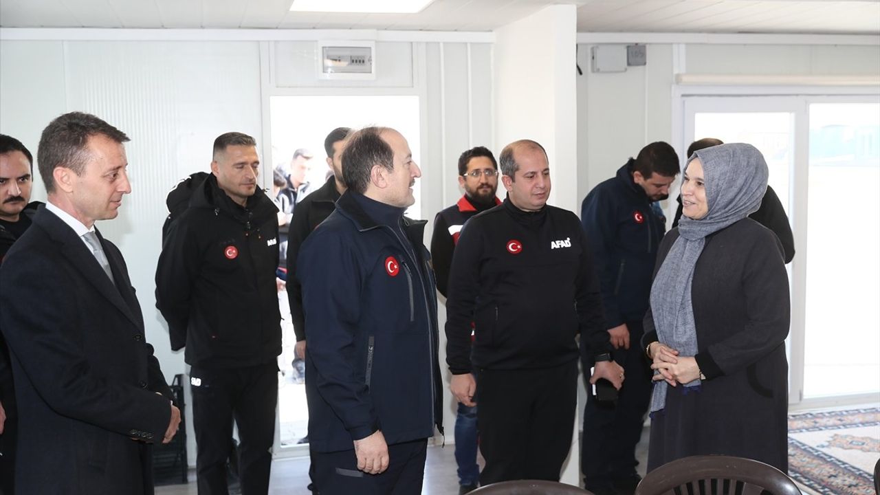 AFAD Başkanı Pehlivan, Kahramanmaraş'taki Depremzedeleri Ziyaret Etti