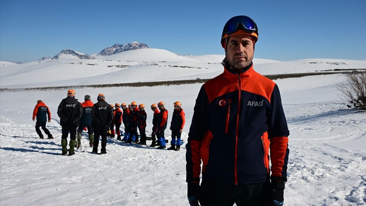 AFAD, Van'da Çığda Arama Kurtarma Eğitimleri Düzenliyor