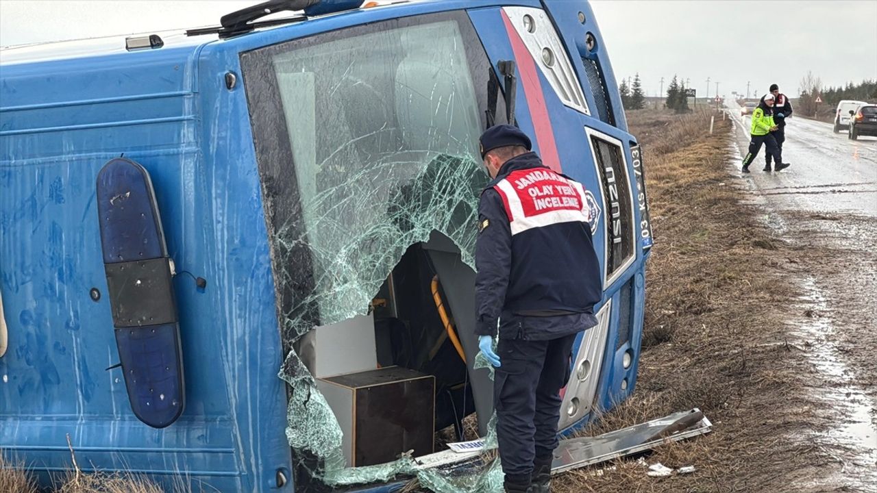 Afyonkarahisar'da Cezaevi Ring Aracının Devrilmesi: 14 Yaralı