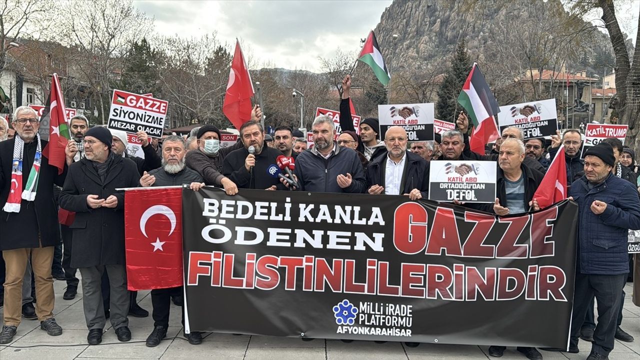 Afyonkarahisar'da Filistinlilerin Yerinden Edilmesine Karşı Protesto Düzenlendi