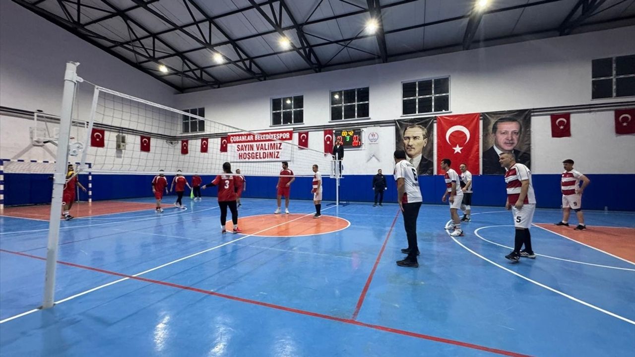 Afyonkarahisar'da Şehit Cüneyt Taşyürek Anısına Voleybol Maçı Düzenlendi