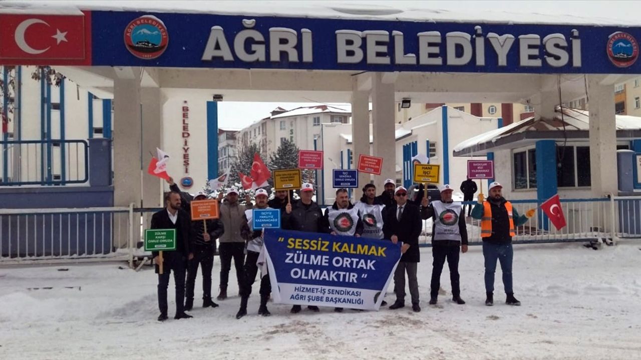 Ağrı Belediyesi'nde İşten Çıkarılan İşçiler Görevlerine Dönmeyi Bekliyor