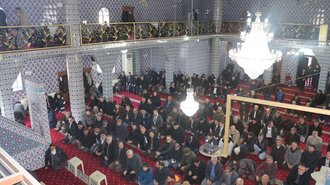 Ağrı'da 13 Yıl Önce Şehit Olan Savcı Hakan Kılıç İçin Mevlit Düzenlendi