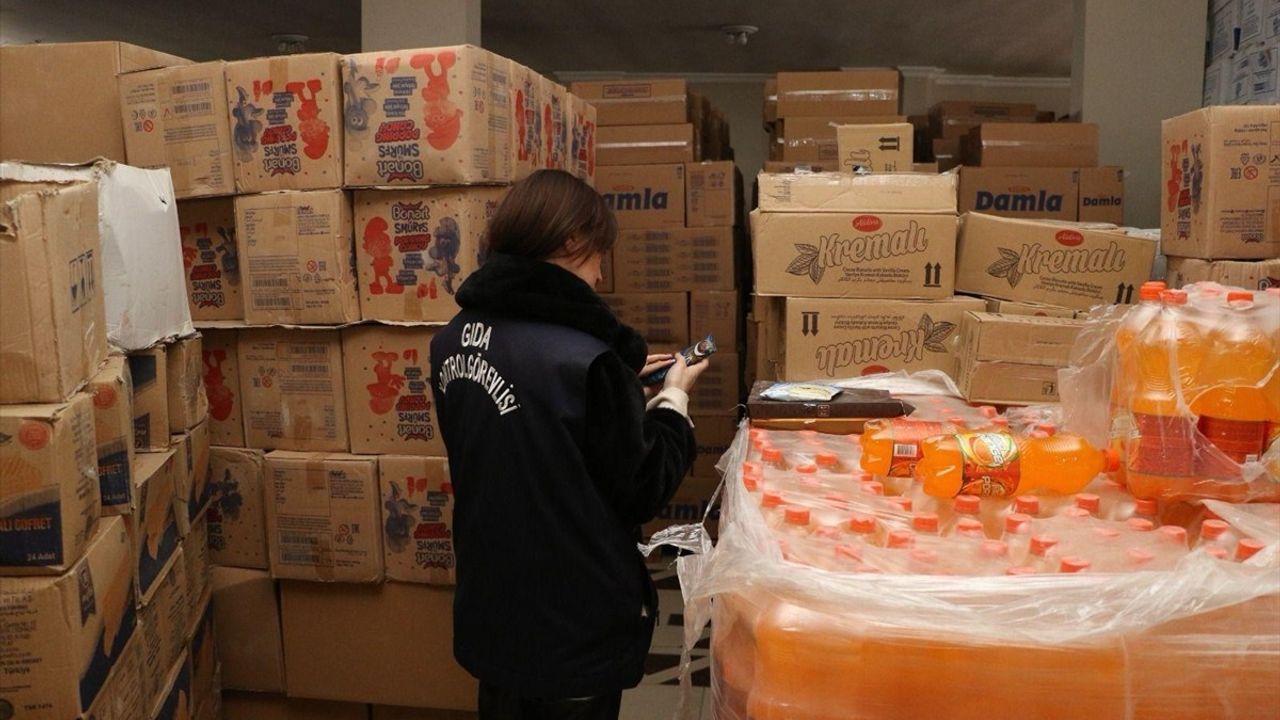 Ağrı'da Denetim: Son Tüketim Tarihi Geçmiş 23 Kamyon Gıda İmha Edildi