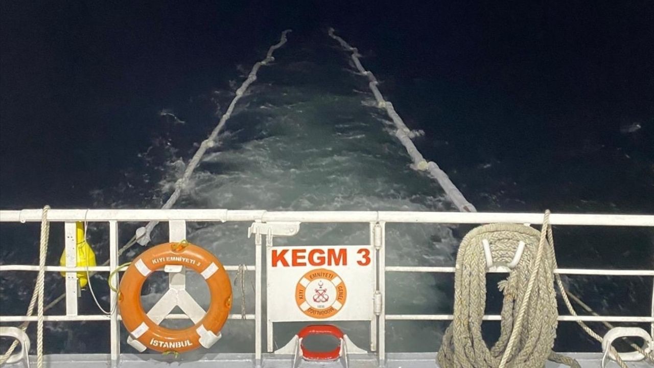 Ahırkapı'daki Gemiden Kaynaklanan Yakıt Sızıntısına Müdahale Edildi