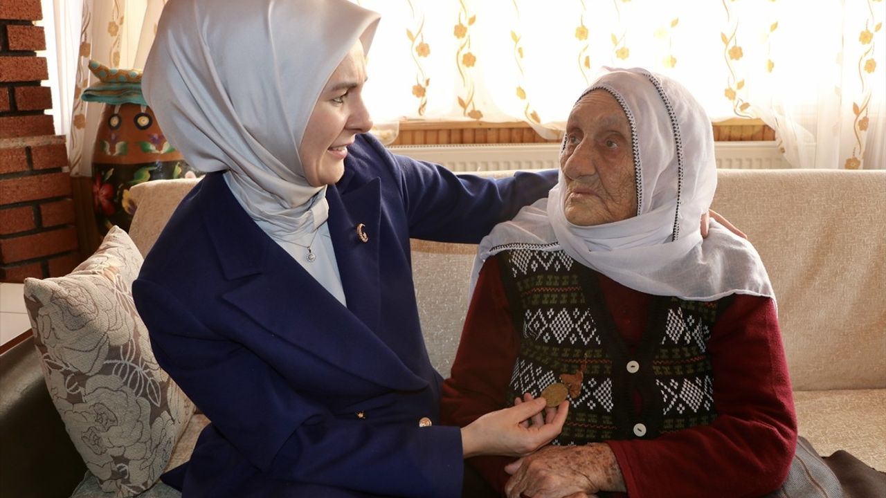 Aile ve Sosyal Hizmetler Bakanı Göktaş, 113 Yaşındaki Güllü Nineyi Ziyaret Etti