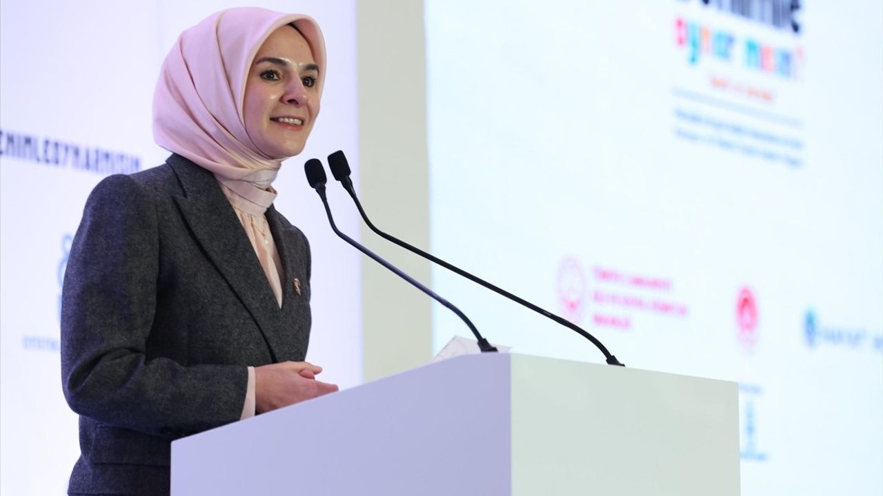 Aile ve Sosyal Hizmetler Bakanı Göktaş, 'Benimle Oynar Mısın?' Projesini Tanıttı