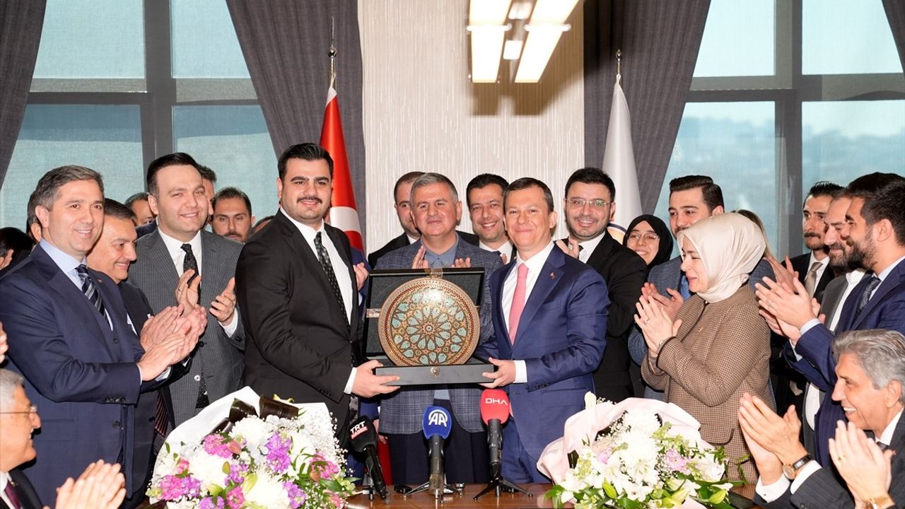 AK Parti Genel Sekreterliği Görev Değişimi: Fatih Şahin'den Eyyüp Kadir İnan'a