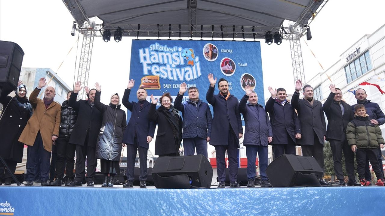 AK Parti İstanbul İl Başkanı Özdemir, Sultanbeyli Hamsi Festivali'ne Katıldı