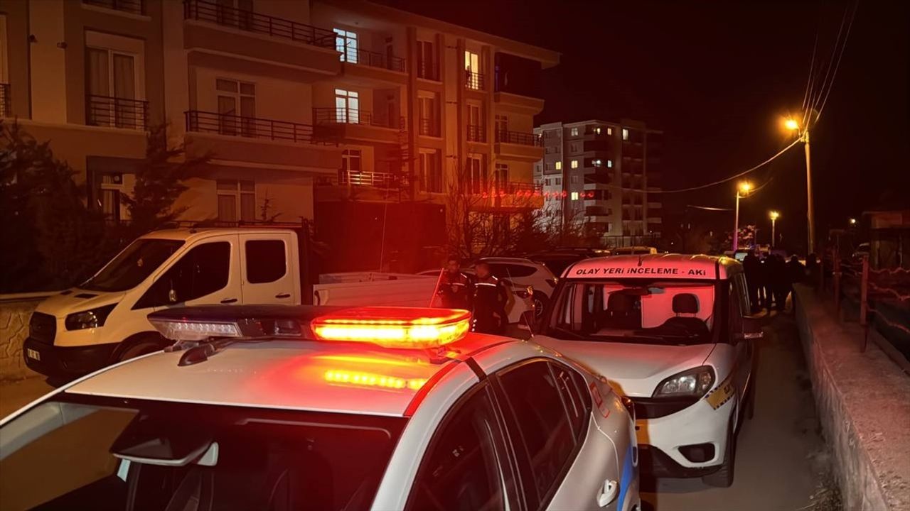 Aksaray'da Gürültü Nedeniyle Çıkan Kavga: 2 Kişi Silahla Yaralandı