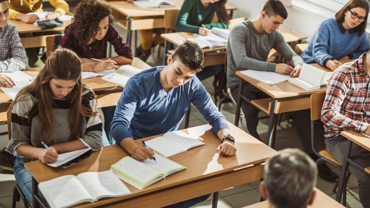 Alanya Belediyesi'nden Öğrencilere Ücretsiz Eğitim Desteği