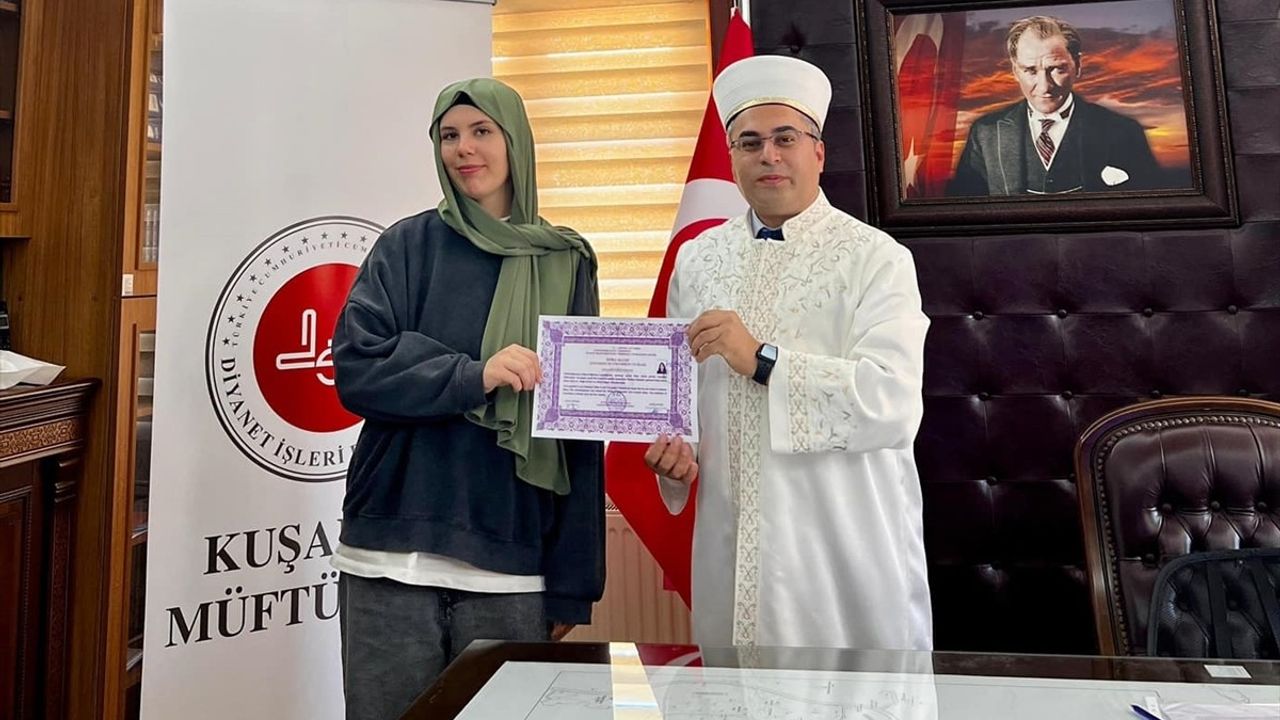 Alman Kadın Tabea Wohlrab İslamiyet'i Seçti