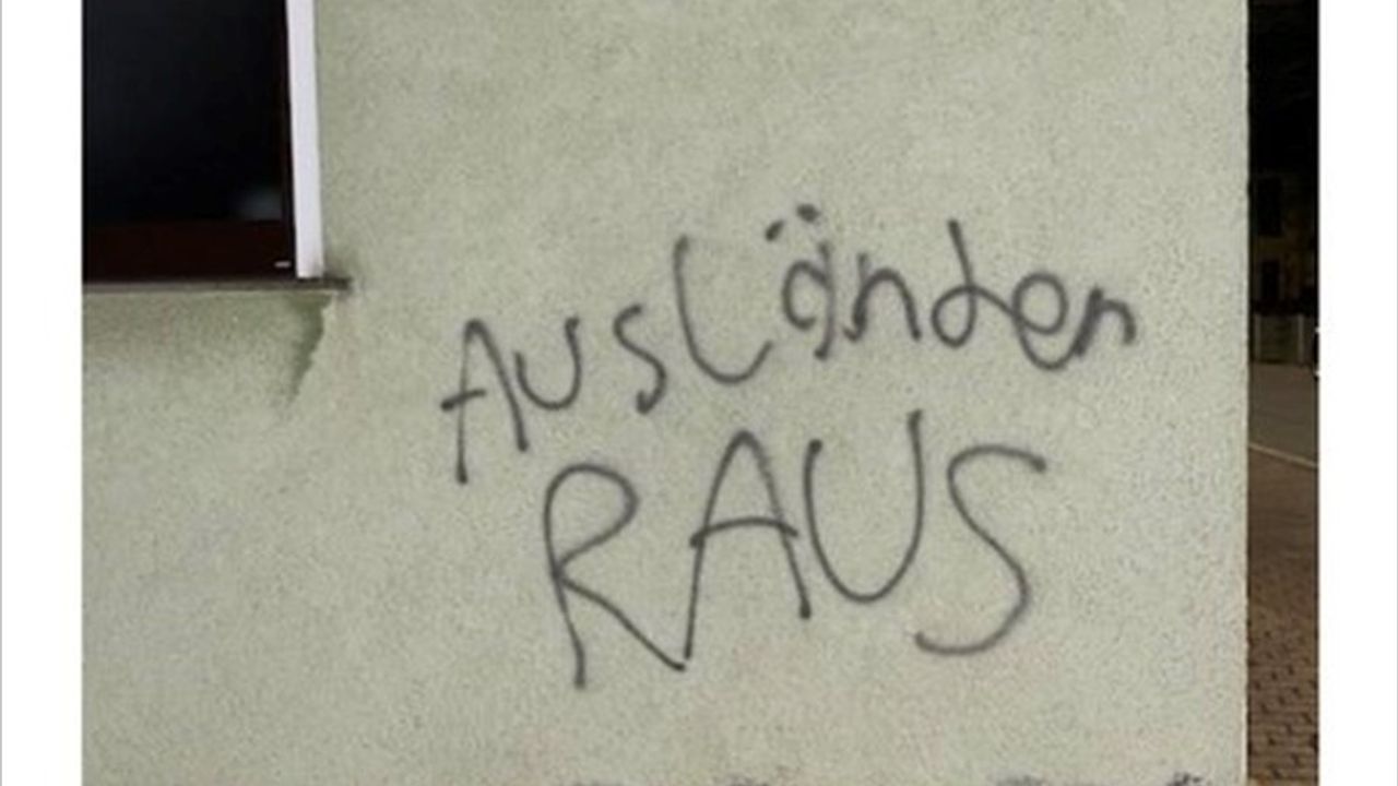 Almanya'da Camiler Üzerine Saldırılar Devam Ediyor