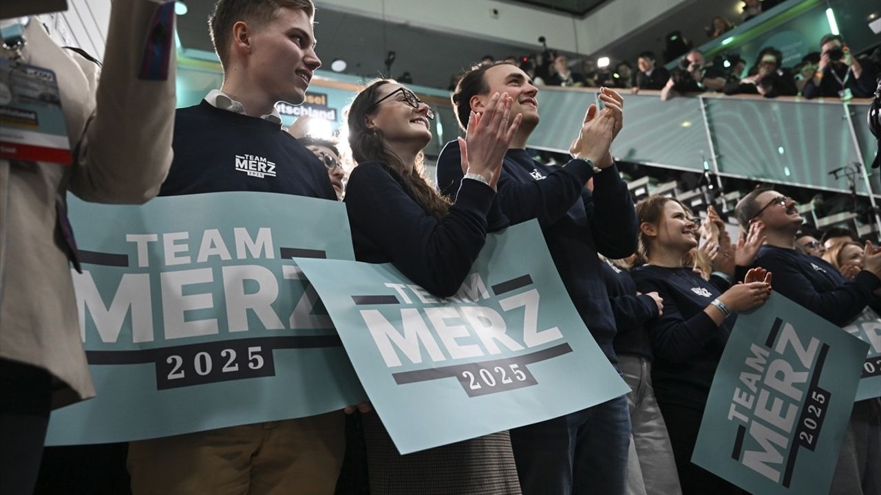 Almanya Genel Seçimlerinde CDU/CSU Oy Oranıyla Birinci Geldi