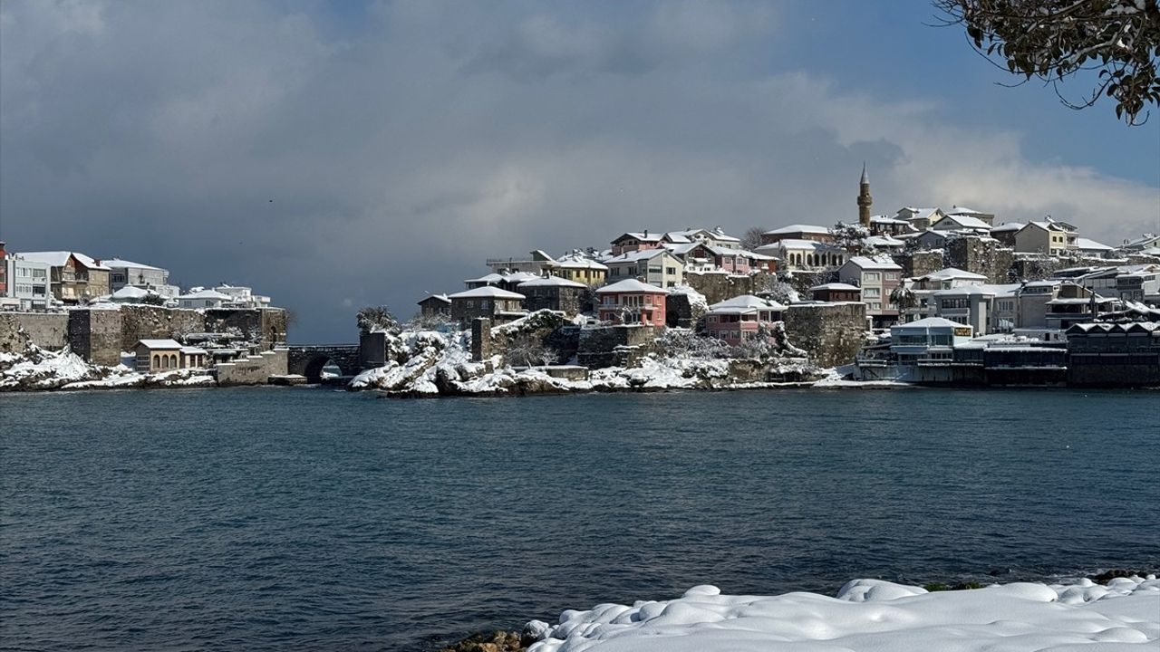Amasra'da Kar Yağışı ile Büyüleyici Kış Manzaraları Oluştu