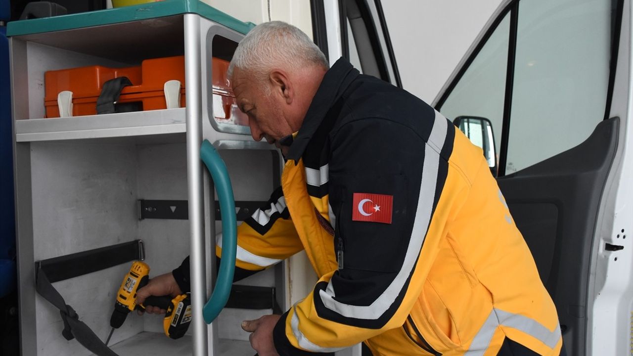 Ambulansların Bakımını Üstlenen Depremzede Hasan Usta'nın Hikayesi