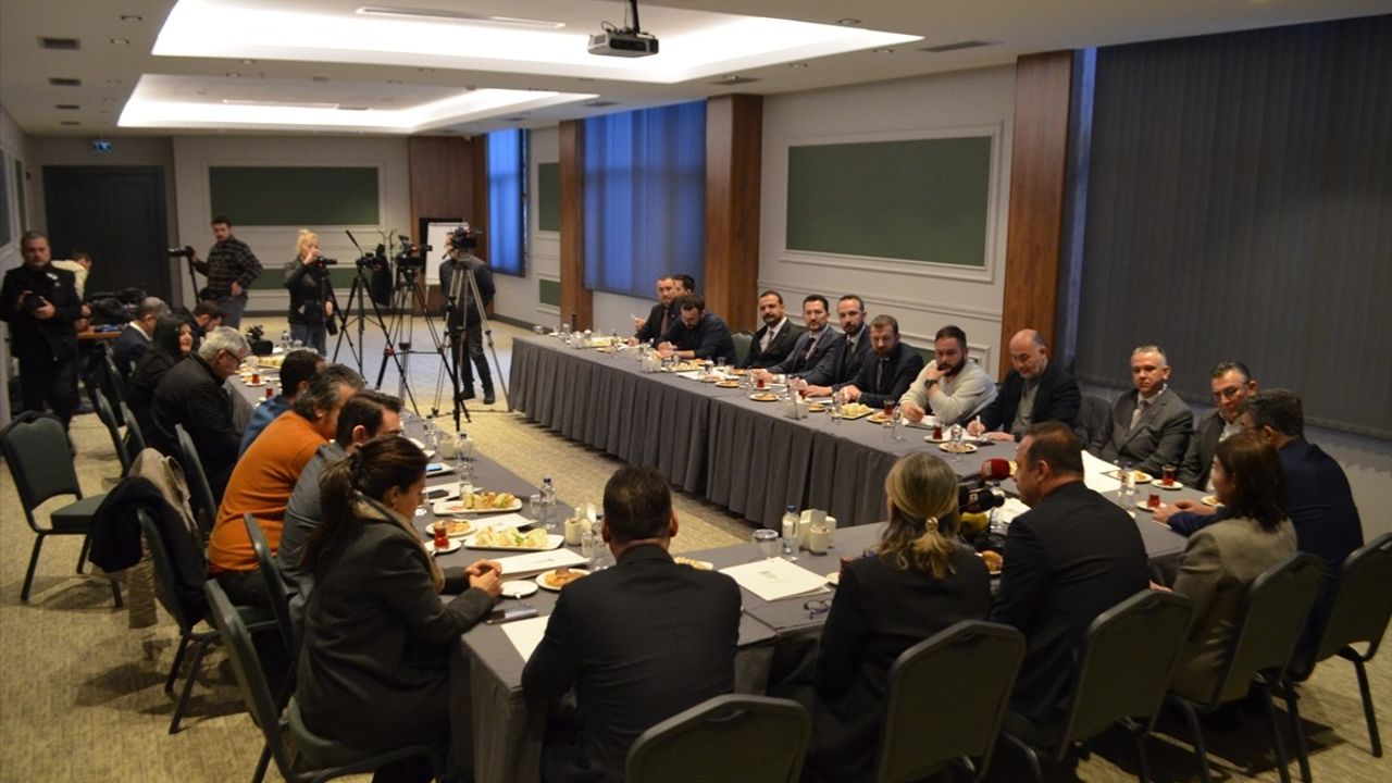 Anahtar Parti Genel Başkanı Yavuz Ağıralioğlu Denizli'de Açıklamalarda Bulundu