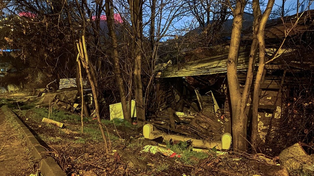 Ankara'da Gecekonduda Yangın: 81 Yaşındaki Kadın Hayatını Kaybetti