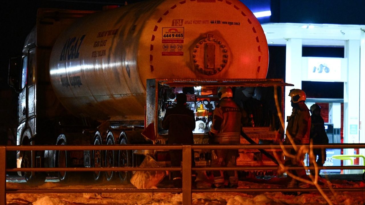 Ankara'da LPG Tankerinde Sızıntı, Kara Yolunu Kapattı