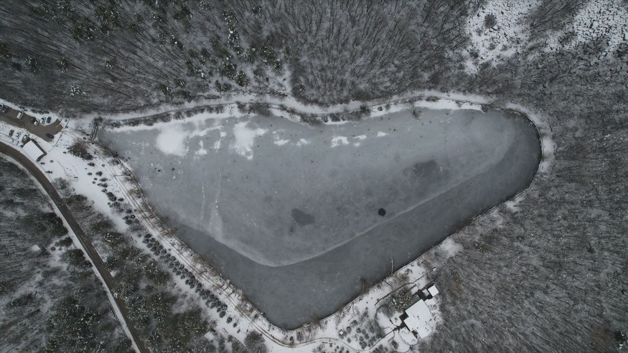 Ankara'nın Karagöl Tabiat Parkı Karla Kaplandı