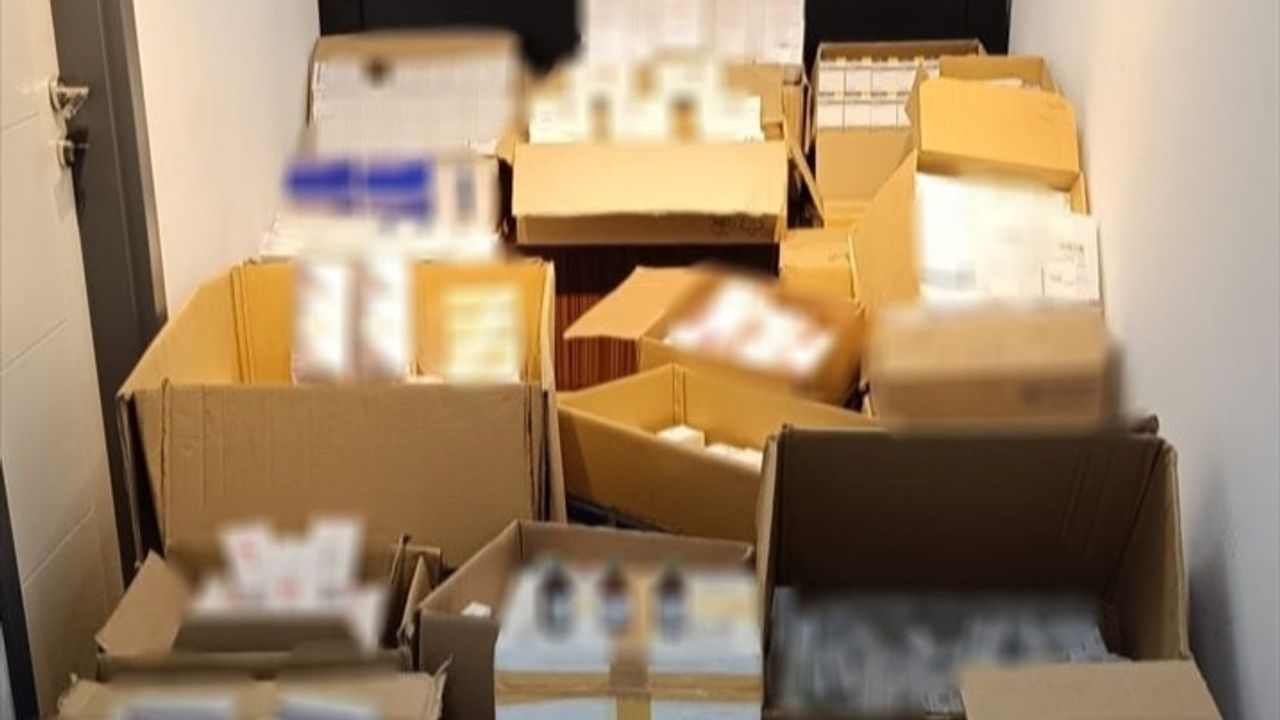 Antalya'da Eczane Dışı Satışı Yasak İlaçlara Operasyon: 5 Bin 105 Kutu Ele Geçirildi