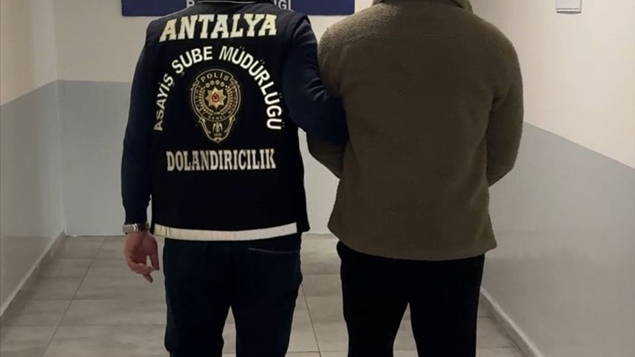 Antalya'da İş Bulma Vaadiyle Dolandırıcılık Yapan Şüpheli Tutuklandı