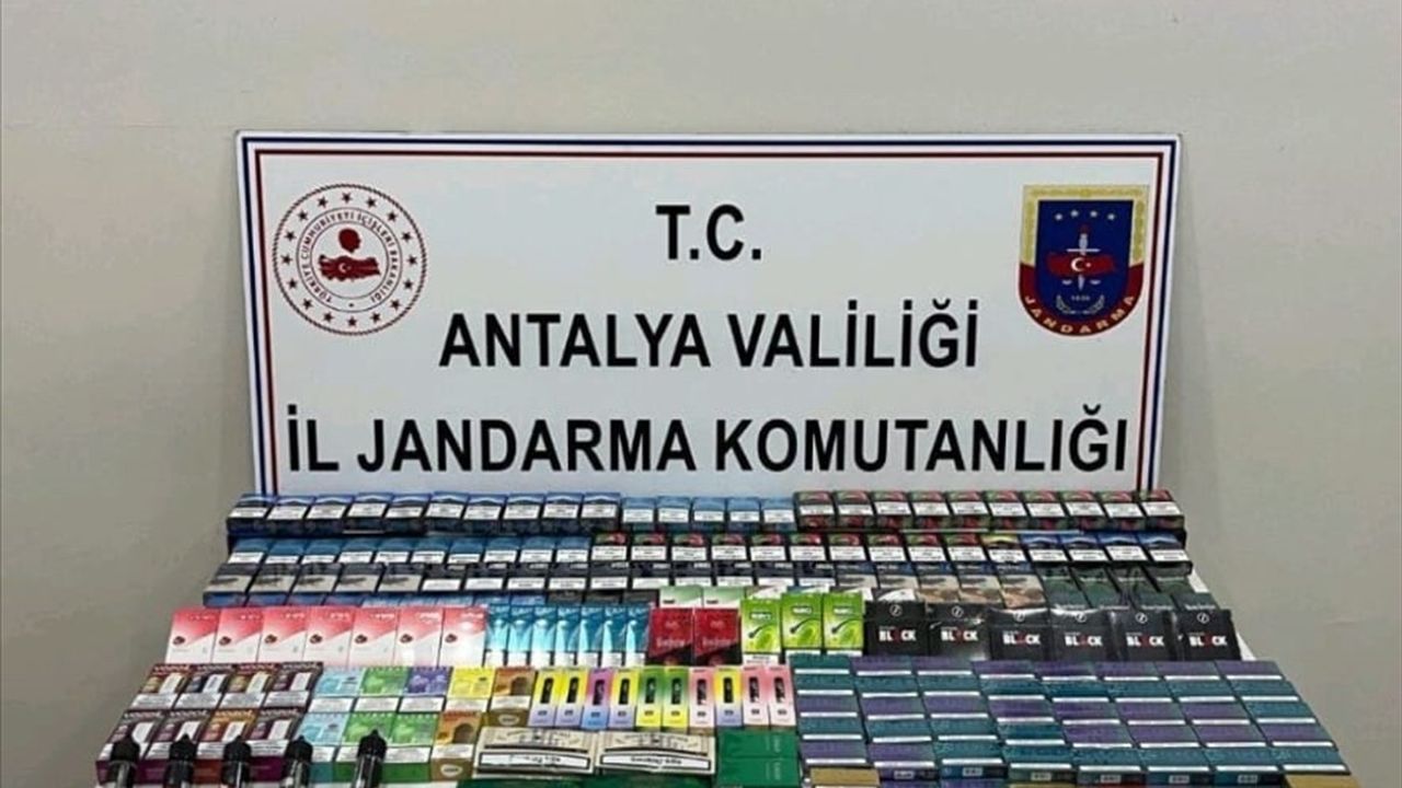 Antalya'da Kaçakçılık Operasyonu: 1 Milyondan Fazla Makaron Ele Geçirildi