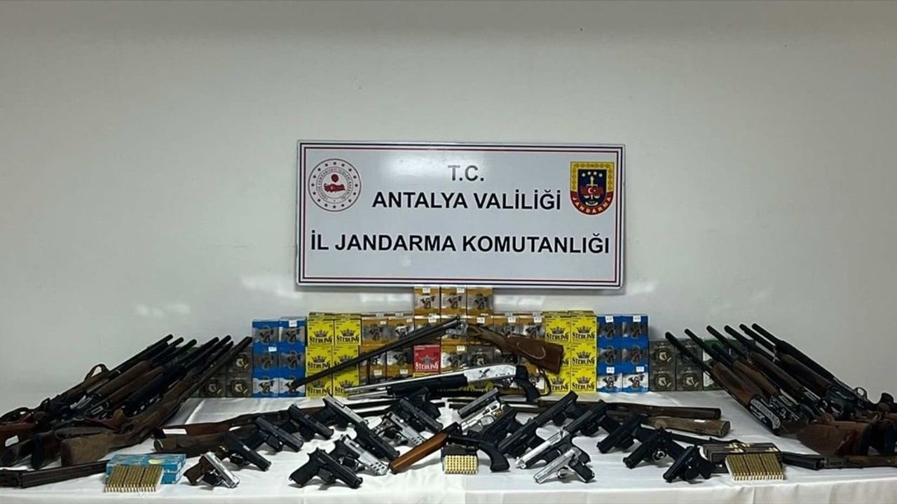 Antalya'da Ruhsatsız Silah Operasyonu: 22 Şüpheli Gözaltına Alındı