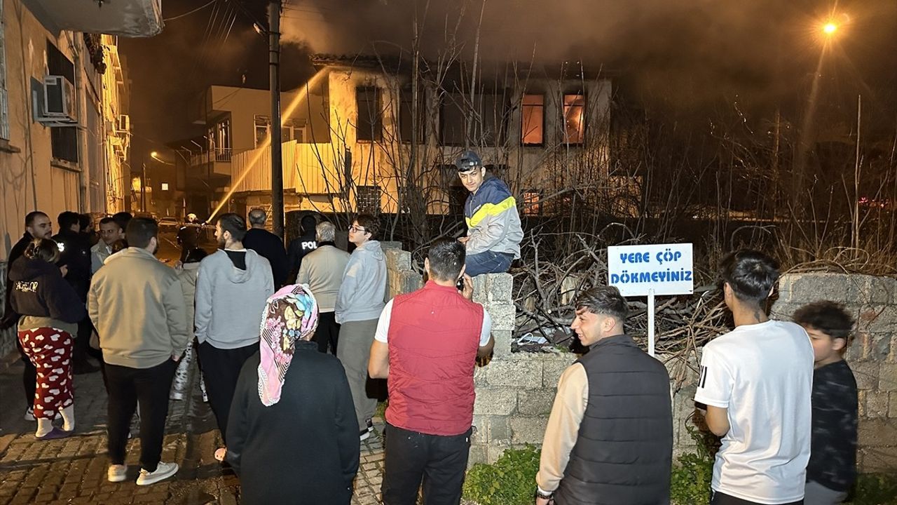 Antalya'da Tarihi Binada Yangın: Hasar ve Güvenlik Endişeleri