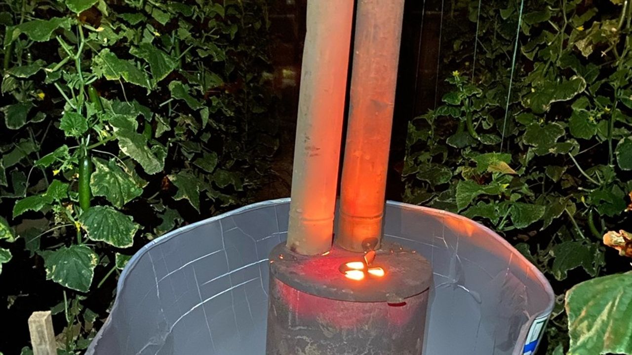 Antalya'da Üreticiler Soğuk Hava İçin Zirai Don Nöbeti Tutuyor