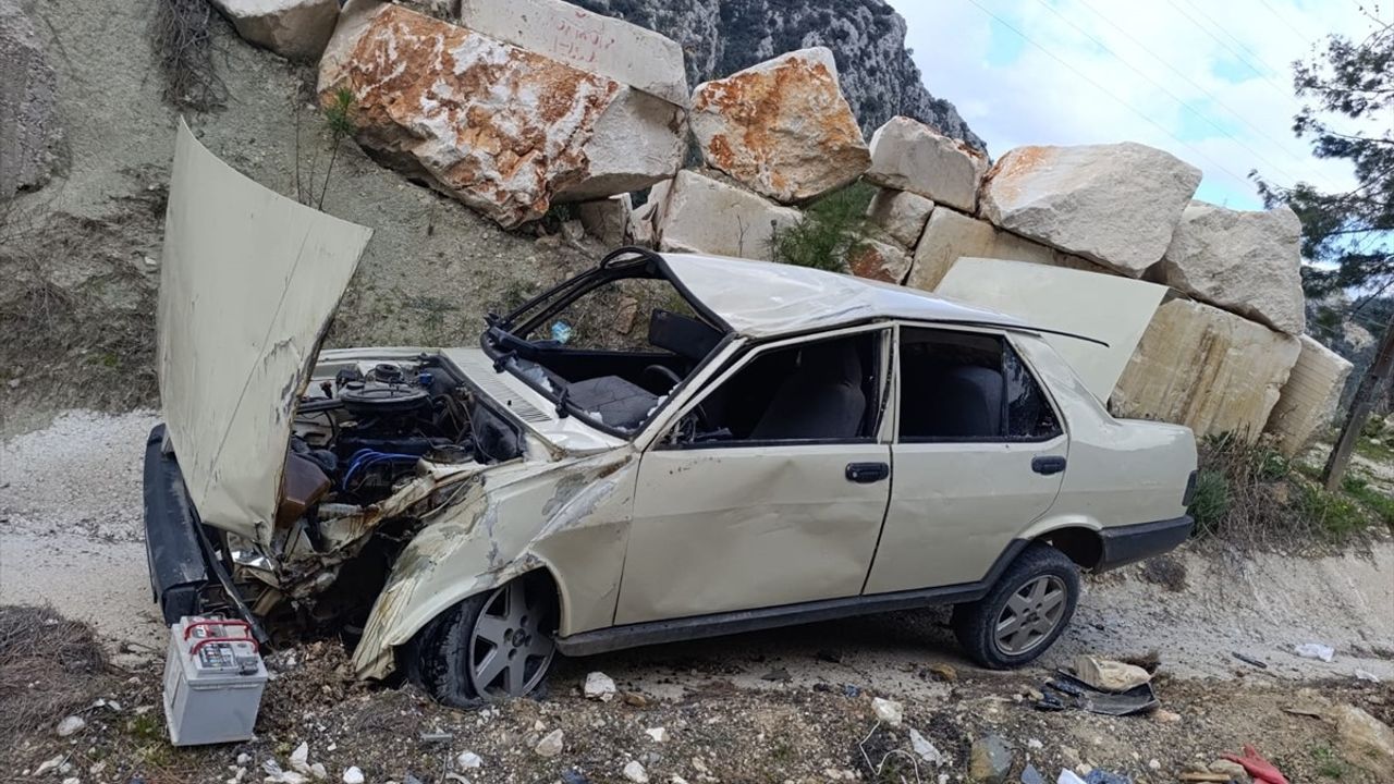 Antalya'nın Finike İlçesinde Otomobil Kazası: 6 Yaralı