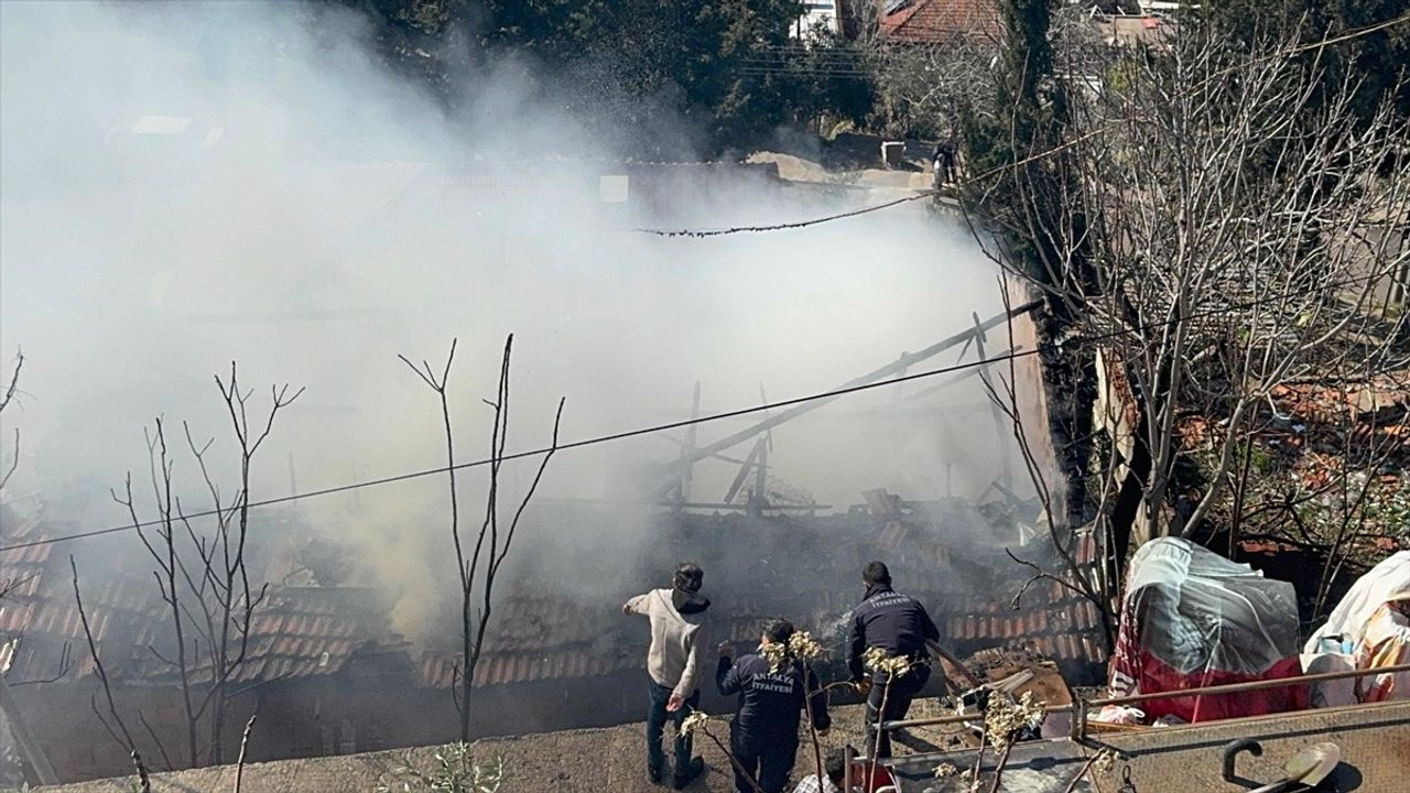 Antalya'nın Kepez ilçesinde müstakil evde yangın