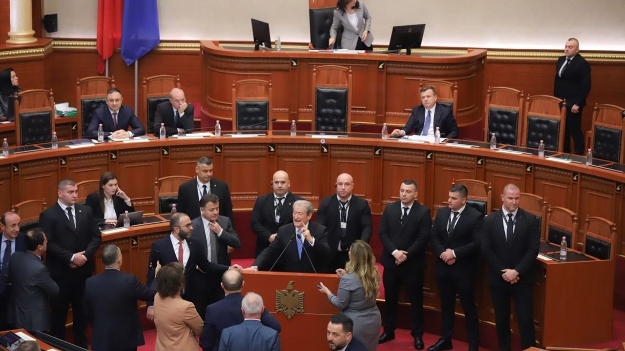 Arnavutluk Meclisinde Erion Veliaj'ın Gözaltına Alınması Nedeniyle Gerginlik Yaşandı