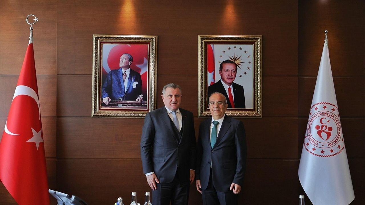 Atıcılık Federasyonu Başkanı Murat Kocakaya'dan Bakan Bak'a Ziyaret