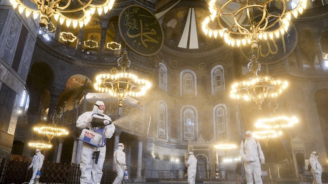 Ayasofya-i Kebir Cami-i Şerifi'nde Ramazan Temizliği Yapıldı