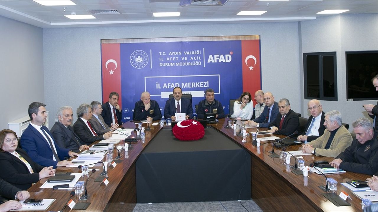 Aydın'da Ege Denizi'ndeki Sismik Aktiviteye Yönelik Risk Değerlendirme Toplantısı Yapıldı