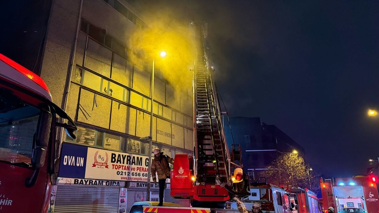 Bağcılar'da İplik Atölyesinde Yangın Kontrol Altına Alındı