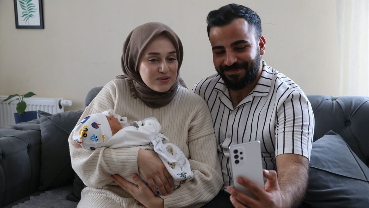 Bakan Göktaş, Aile ve Gençlik Fonu ile Bebek Sahibi Olan Çifti Tebrik Etti